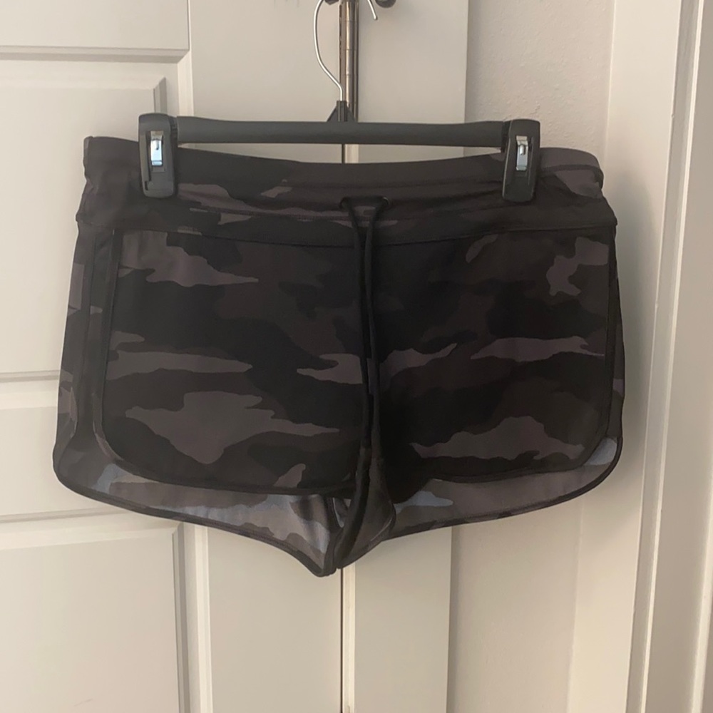 Athleta freestyle black camo swim shorts small